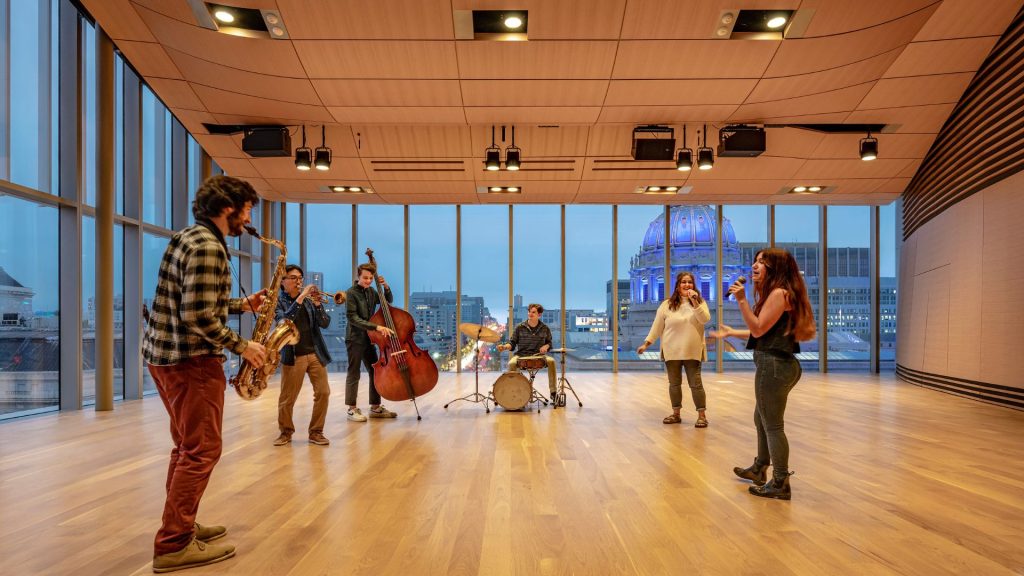 The San Francisco Conservatory of Music, a private institution in California, offers bachelor’s and master’s degree programs in composition and instrumental and vocal performance. 