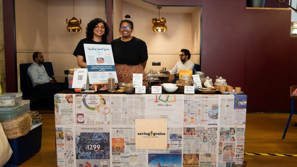 Elizabeth Yorke (right) at Saving Grains’ pop-up stall at a cafe in Bengaluru. (Photograph courtesy Elizabeth Yorke)